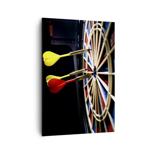 Impression sur toile - Image sur toile - Un jeu de fléchettes avec des fléchettes frappées sur un fond noir - 70x100cm - Droit au but - Décoration murale moderne pour le salon et la chambre ARTTOR