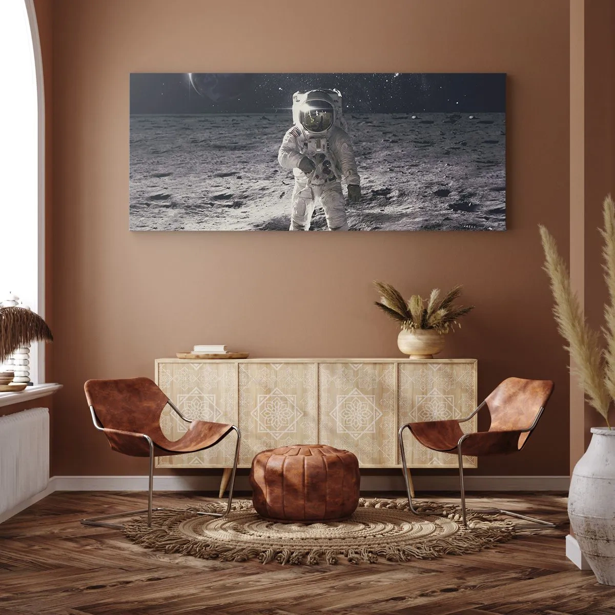 Impression sur toile - Image sur toile - Astronaute à la surface de la Lune avec la Terre en arrière-plan - 120x50cm - Salutations de la lune - Décoration murale moderne pour le salon et la chambre ARTTOR