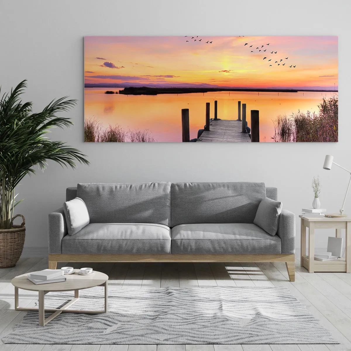 Impression sur verre - Image sur verre - Une jetée sur un lac au coucher du soleil avec des oiseaux dans le ciel - 160x50cm - Aube silencieuse violette - Décoration murale moderne pour le salon et la chambre ARTTOR
