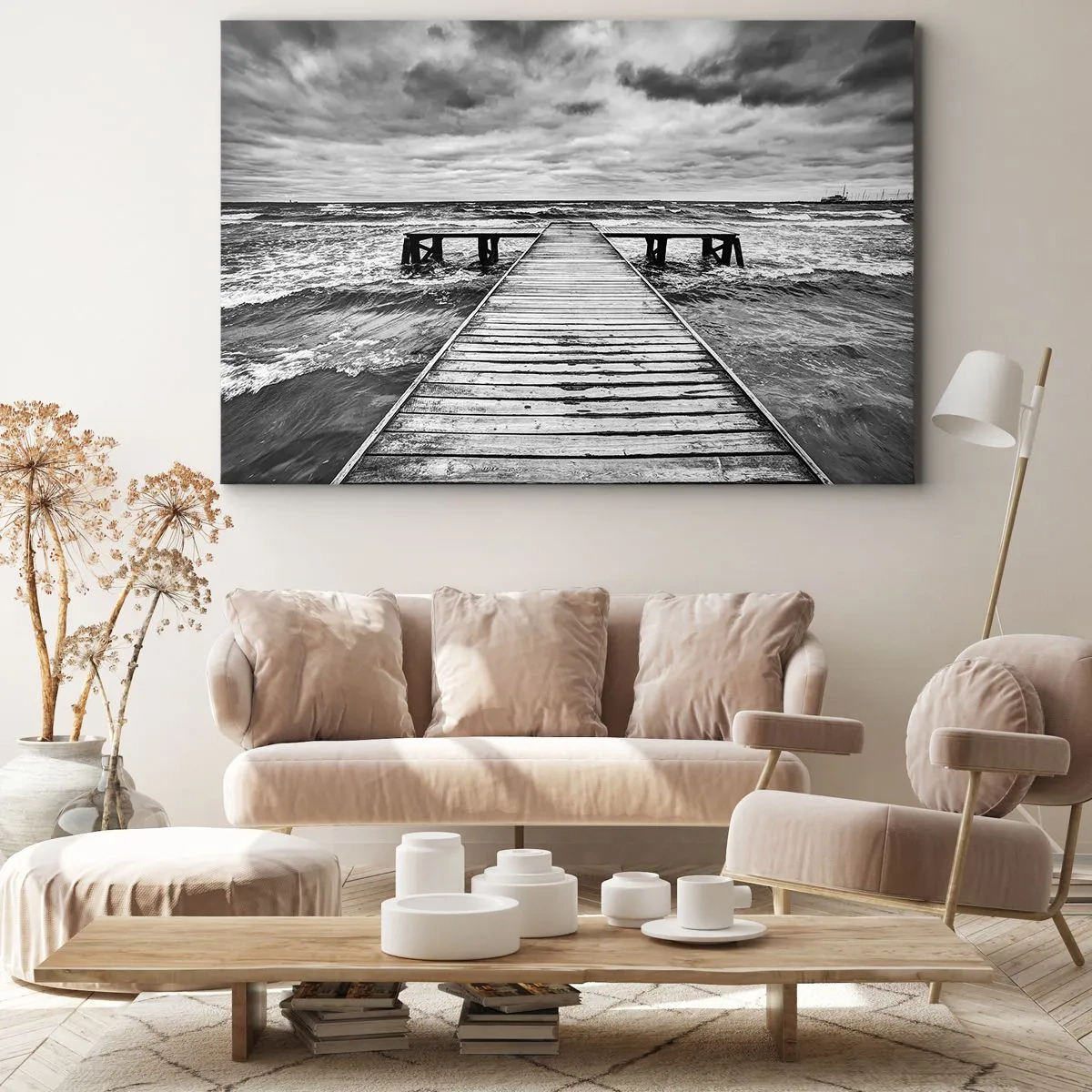 Impression sur toile - Image sur toile - Une vue en noir et blanc d'une jetée en bois sur une mer agitée. - 70x50cm - J'attends que le vent, ça le chassera... - Décoration murale moderne pour le salon et la chambre ARTTOR