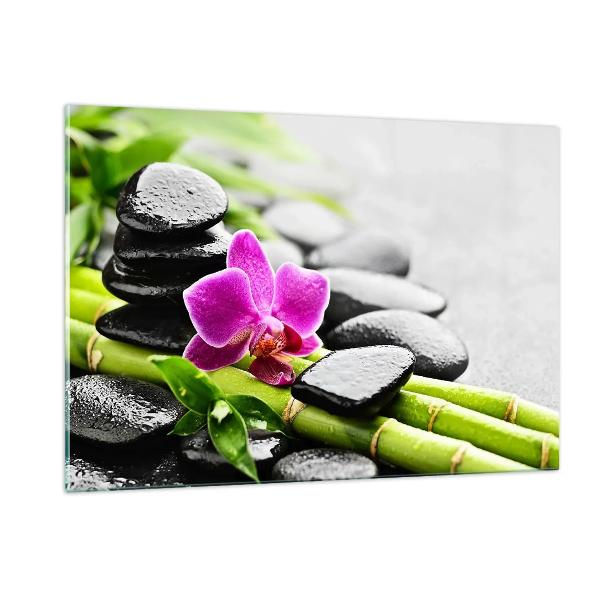 Impression sur verre - Image sur verre - Orchidée, pierres noires et bambou dans un arrangement tranquille - 120x80cm - Dans un équilibre de calme - Décoration murale moderne pour le salon et la chambre ARTTOR