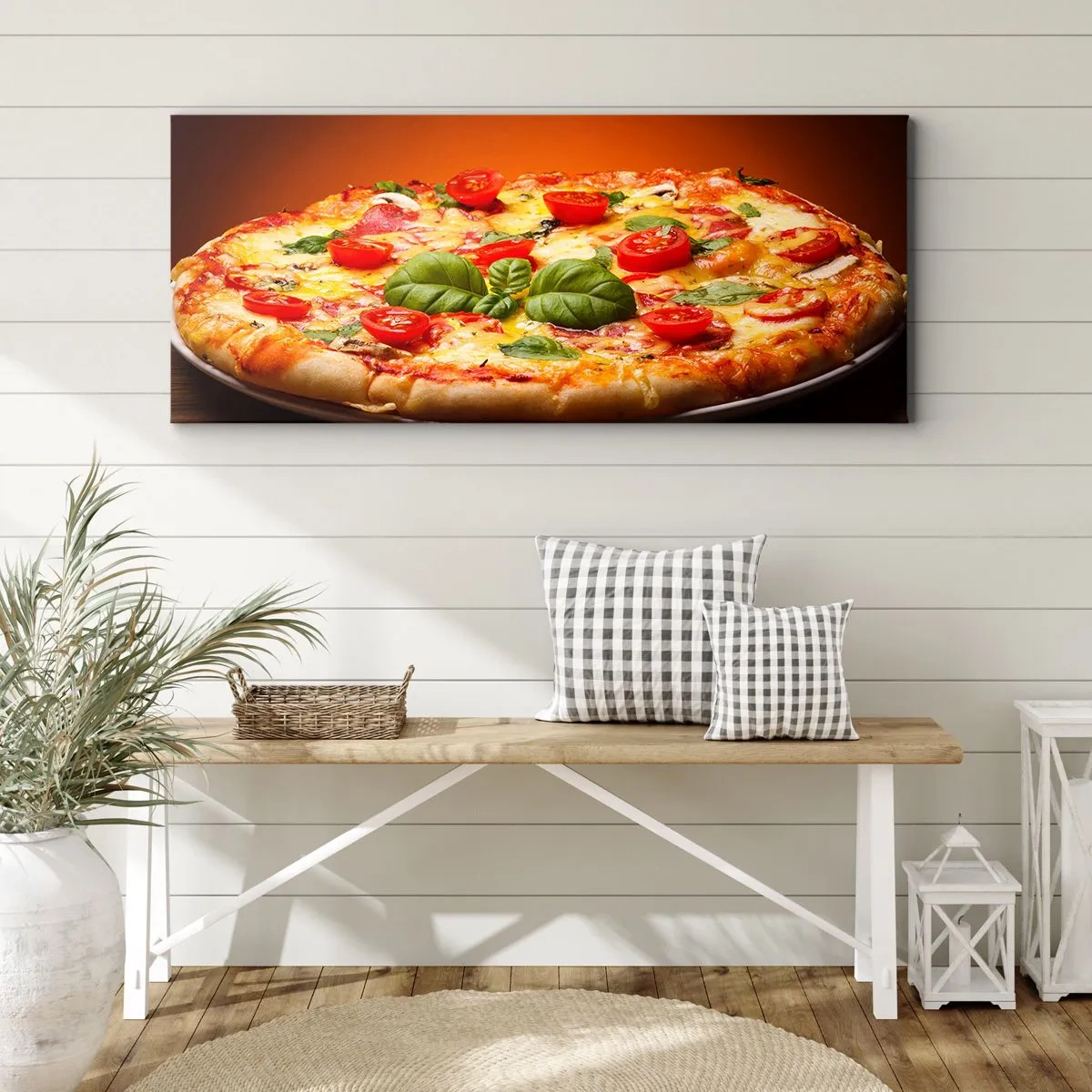 Impression sur toile - Image sur toile - Pizza aux tomates et au basilic sur une table en bois - 120x50cm - Mamma mia! - Décoration murale moderne pour le salon et la chambre ARTTOR