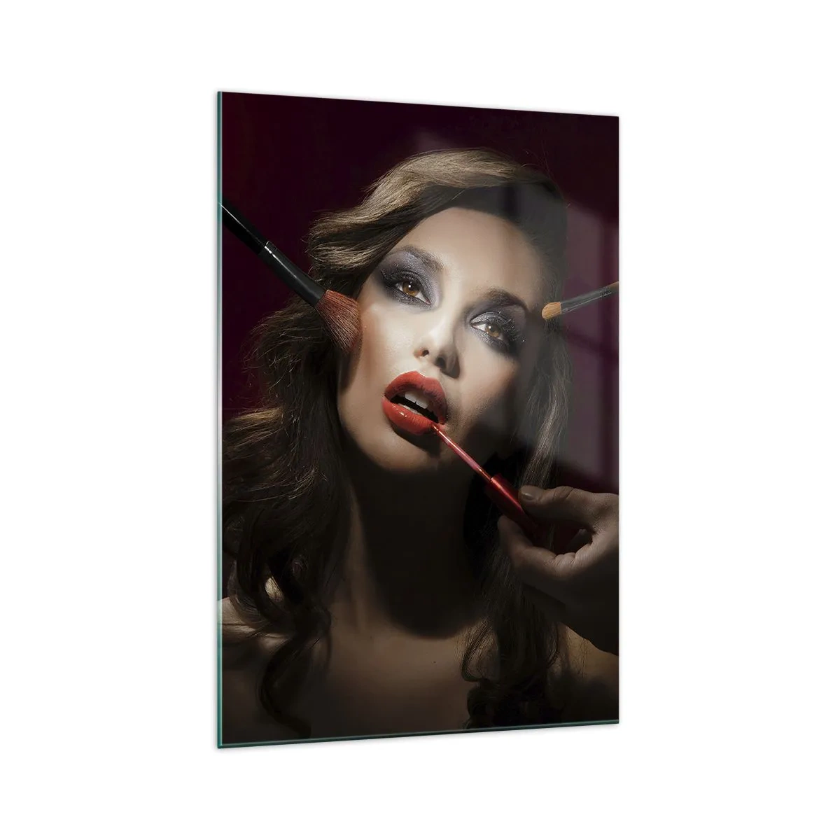 Impression sur verre - Image sur verre - Portrait élégant d'une femme se maquillant sur un fond sombre - 70x100cm - Belle rêveuse - Décoration murale moderne pour le salon et la chambre ARTTOR
