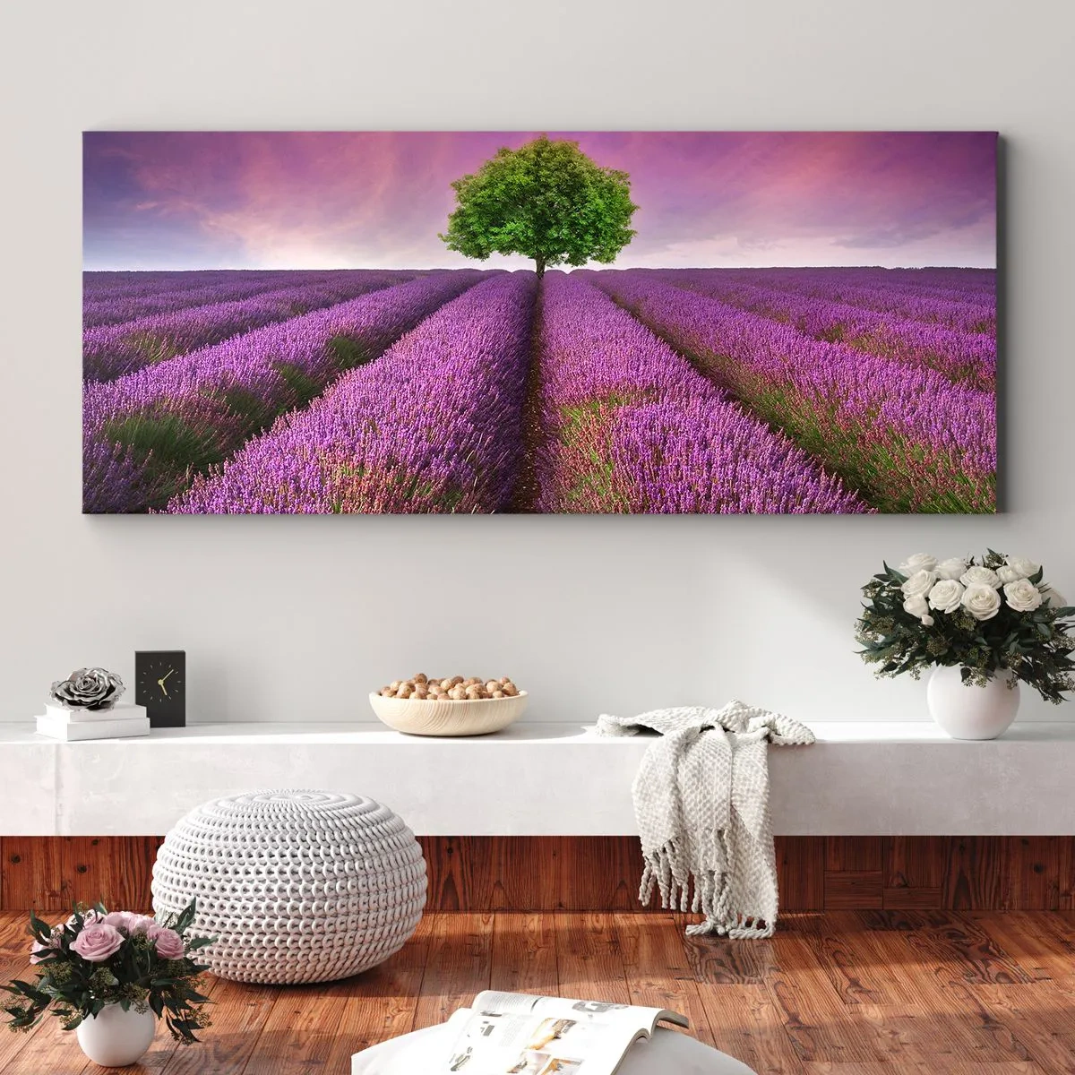 Impression sur toile - Image sur toile - Un champ de lavande avec un arbre solitaire et un ciel violet - 120x50cm - Dans un champs de lavande - Décoration murale moderne pour le salon et la chambre ARTTOR