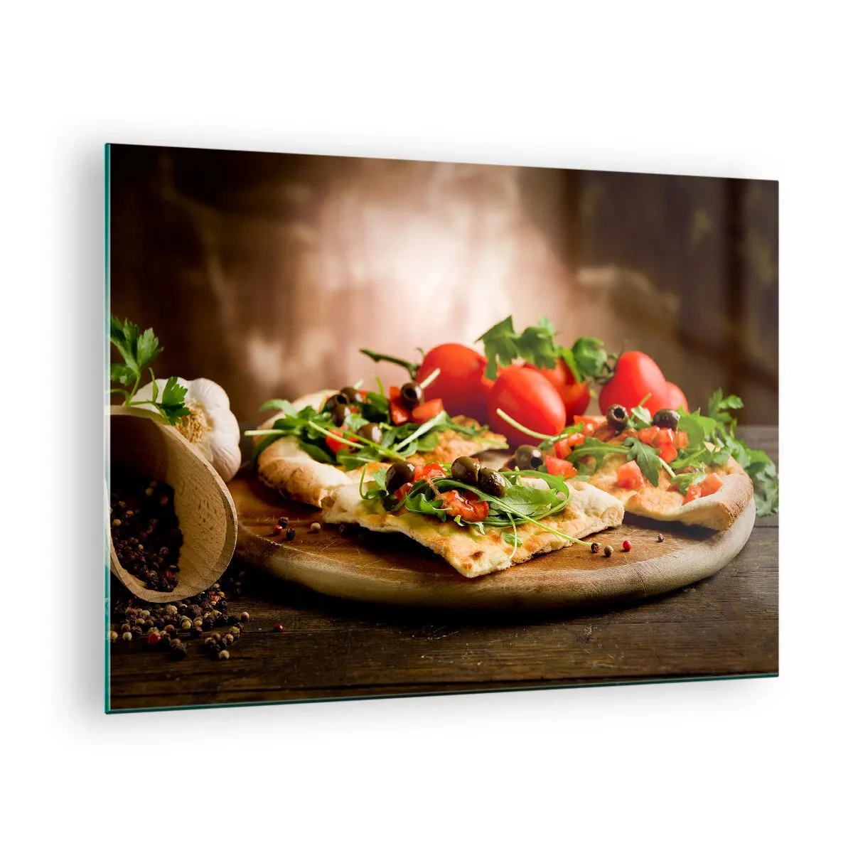 Impression sur verre - Image sur verre - Pizza sur une planche de bois avec roquette et tomates - 70x50cm - Directement du four et du jardin - Décoration murale moderne pour le salon et la chambre ARTTOR