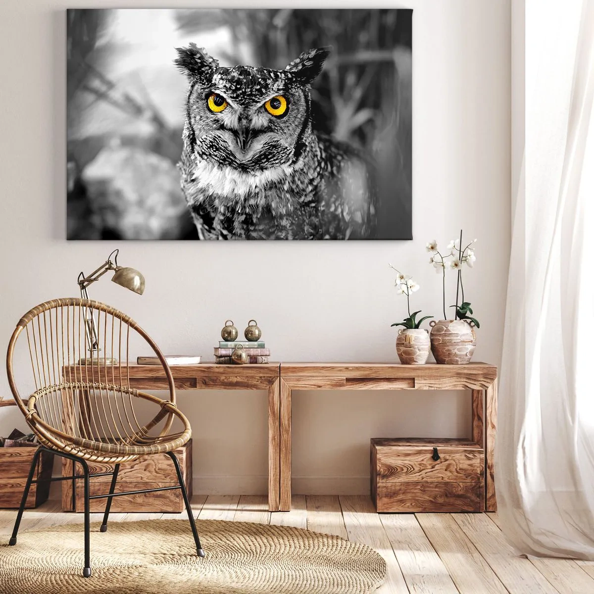Impression sur toile - Image sur toile - Une photo en noir et blanc d'un hibou aux yeux jaunes - 70x50cm - Rien ne se cachera - Décoration murale moderne pour le salon et la chambre ARTTOR