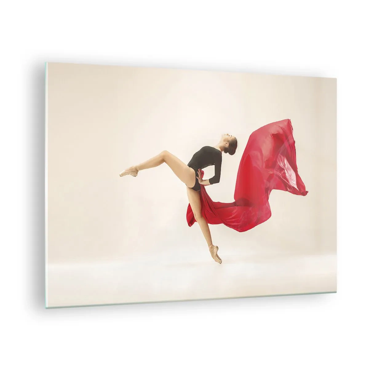 Impression sur verre - Image sur verre - Une danseuse dans un saut dynamique avec du tissu rouge - 70x50cm - Rouge et noir - Décoration murale moderne pour le salon et la chambre ARTTOR