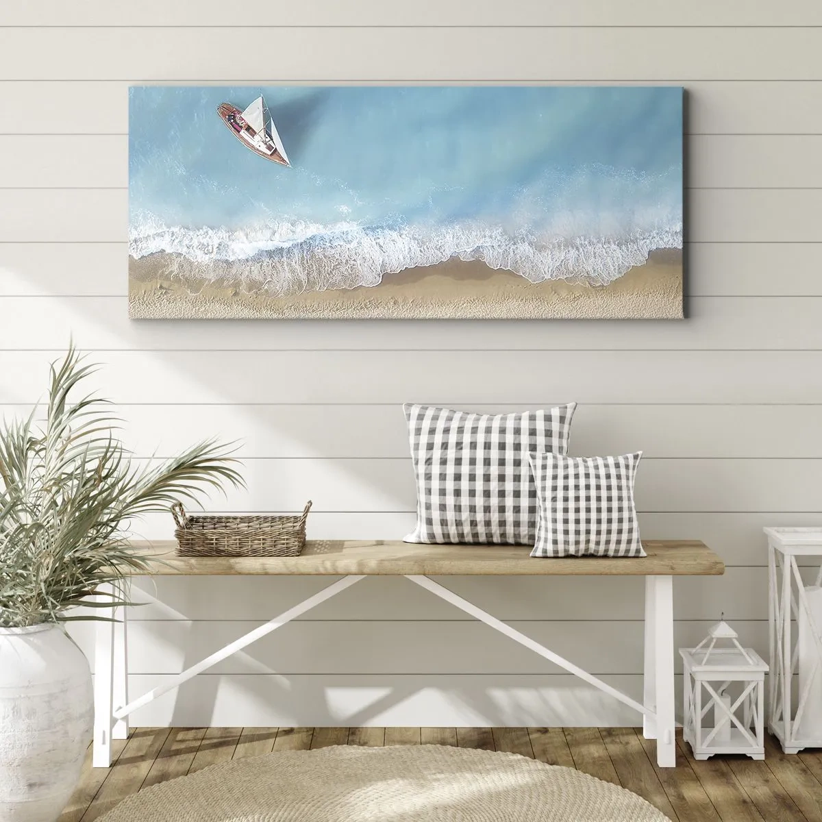Impression sur toile - Image sur toile - Vue aérienne d'un bateau sur la plage - 140x50cm - A la frontière de l'azur et de l'or - Décoration murale moderne pour le salon et la chambre ARTTOR