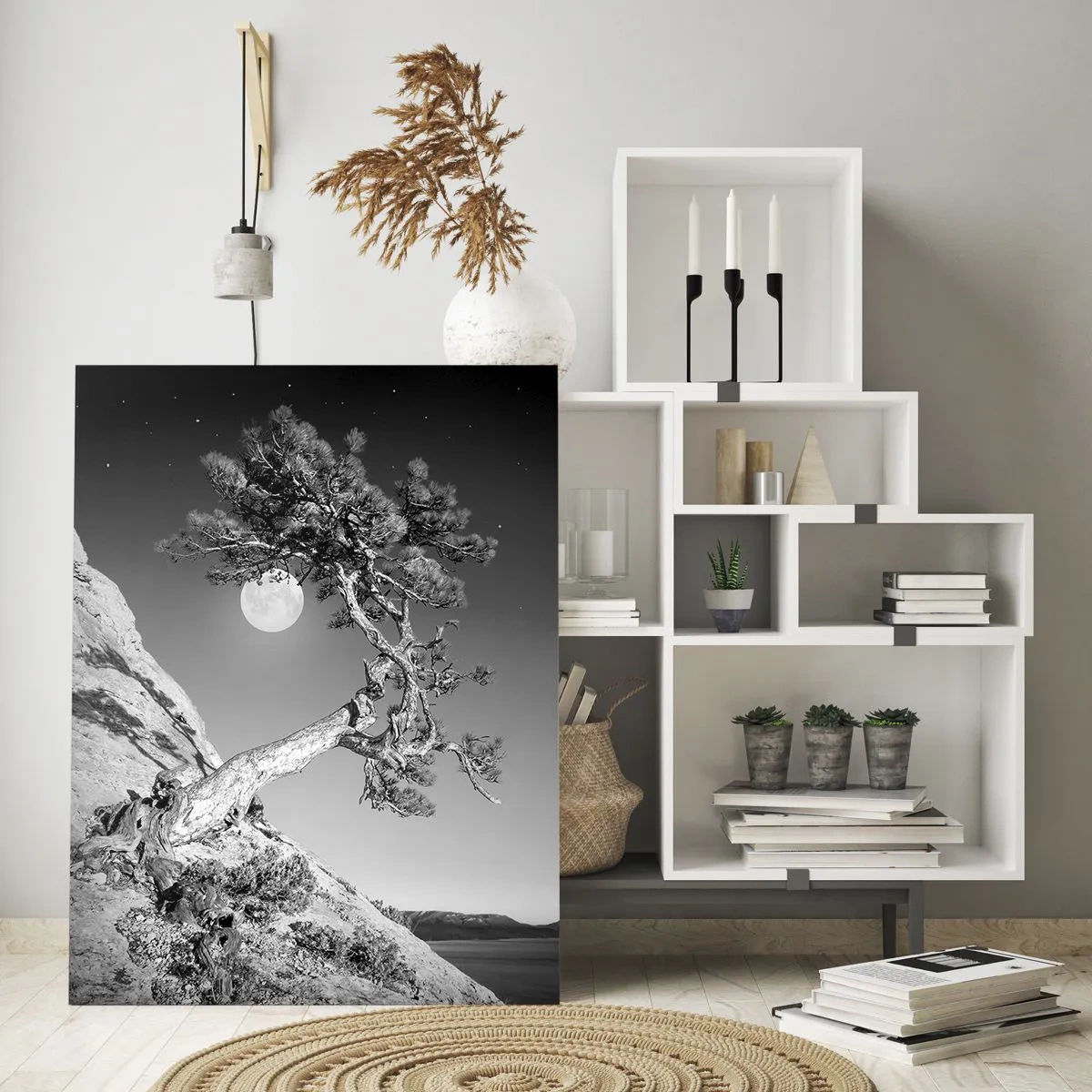 Impression sur verre - Image sur verre - Un arbre penché sur une colline avec la lune en arrière-plan - 50x70cm - Un combattant vainqueur - Décoration murale moderne pour le salon et la chambre ARTTOR