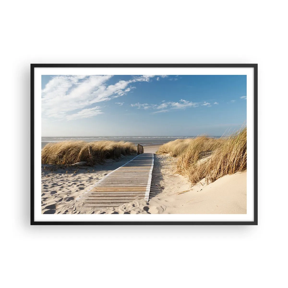 Affiche dans un cadre noir - Poster - Un chemin en bois mène à travers les dunes jusqu'à la mer calme - 100x70cm - Derrière la dune, dans le bruissement de l'herbe - Décoration murale moderne pour le salon et la chambre ARTTOR