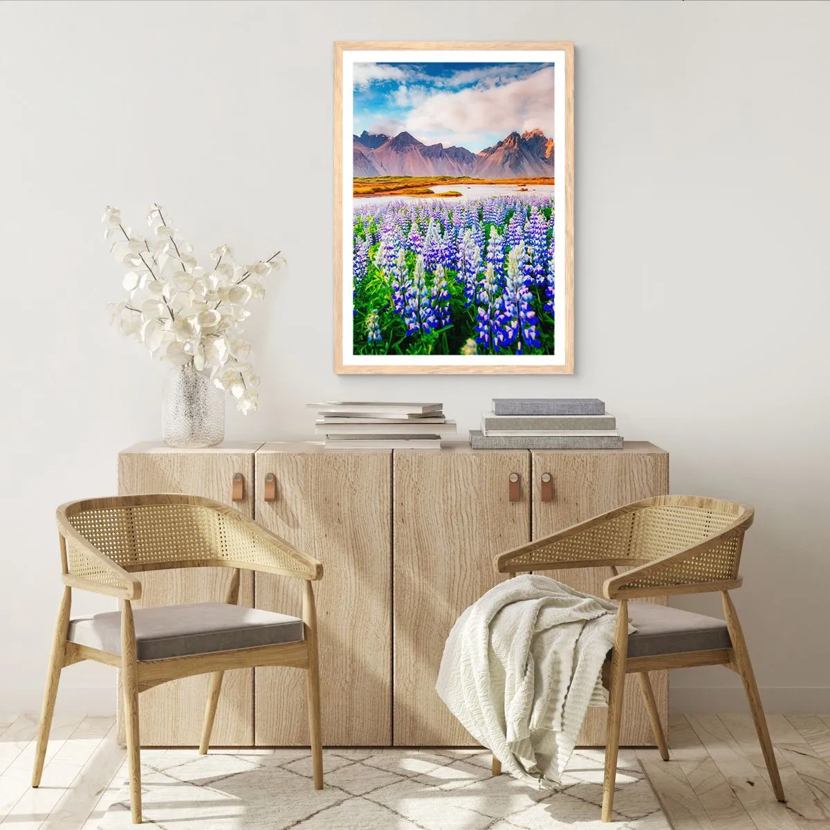 Affiche dans un chêne clair - Poster - La force et l'austérité côtoient la douceur - 70x100 cm