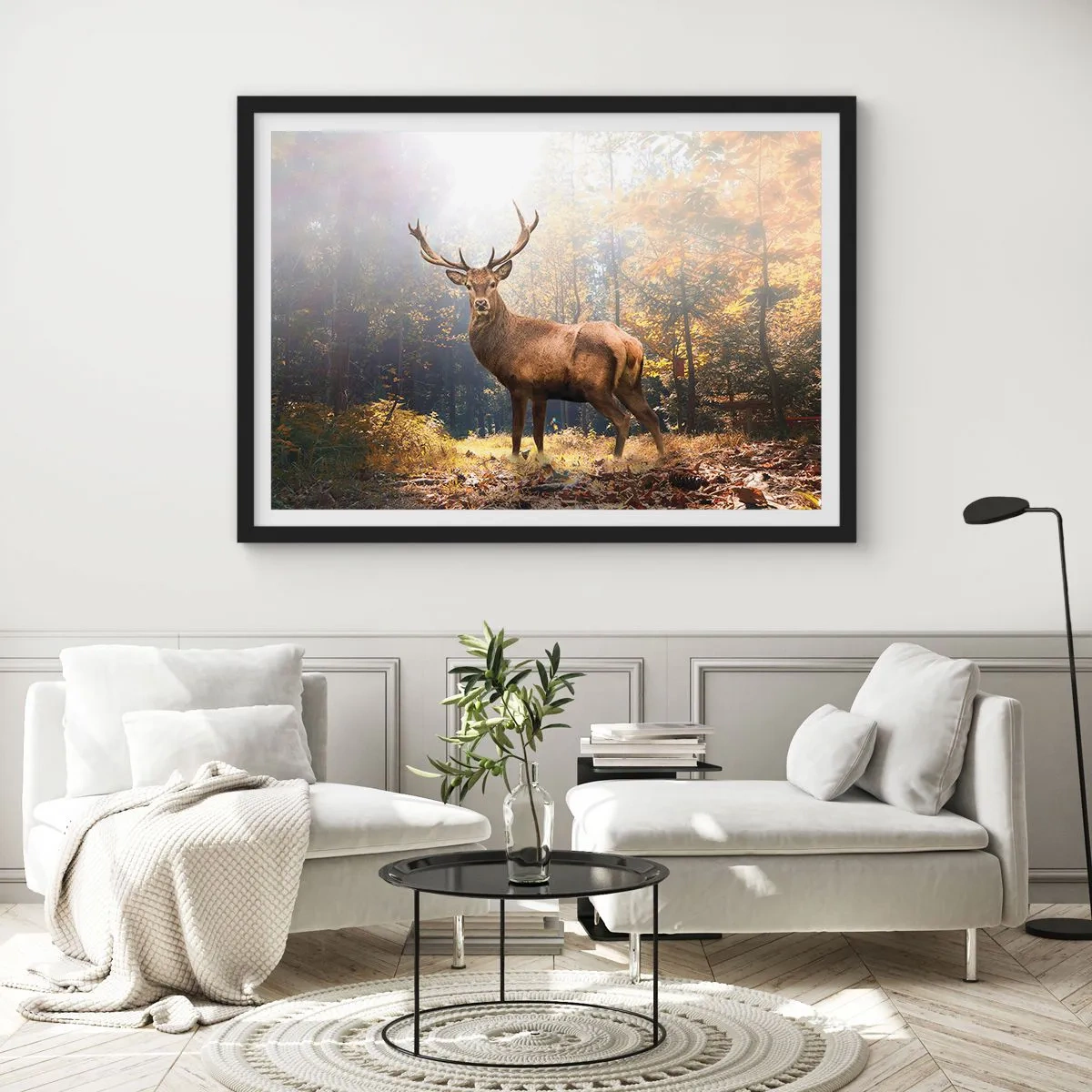 Affiche dans un cadre noir - Poster - Cerf dans la forêt d'automne avec les rayons du soleil - 70x50cm - Toute sa majesté - Décoration murale moderne pour le salon et la chambre ARTTOR