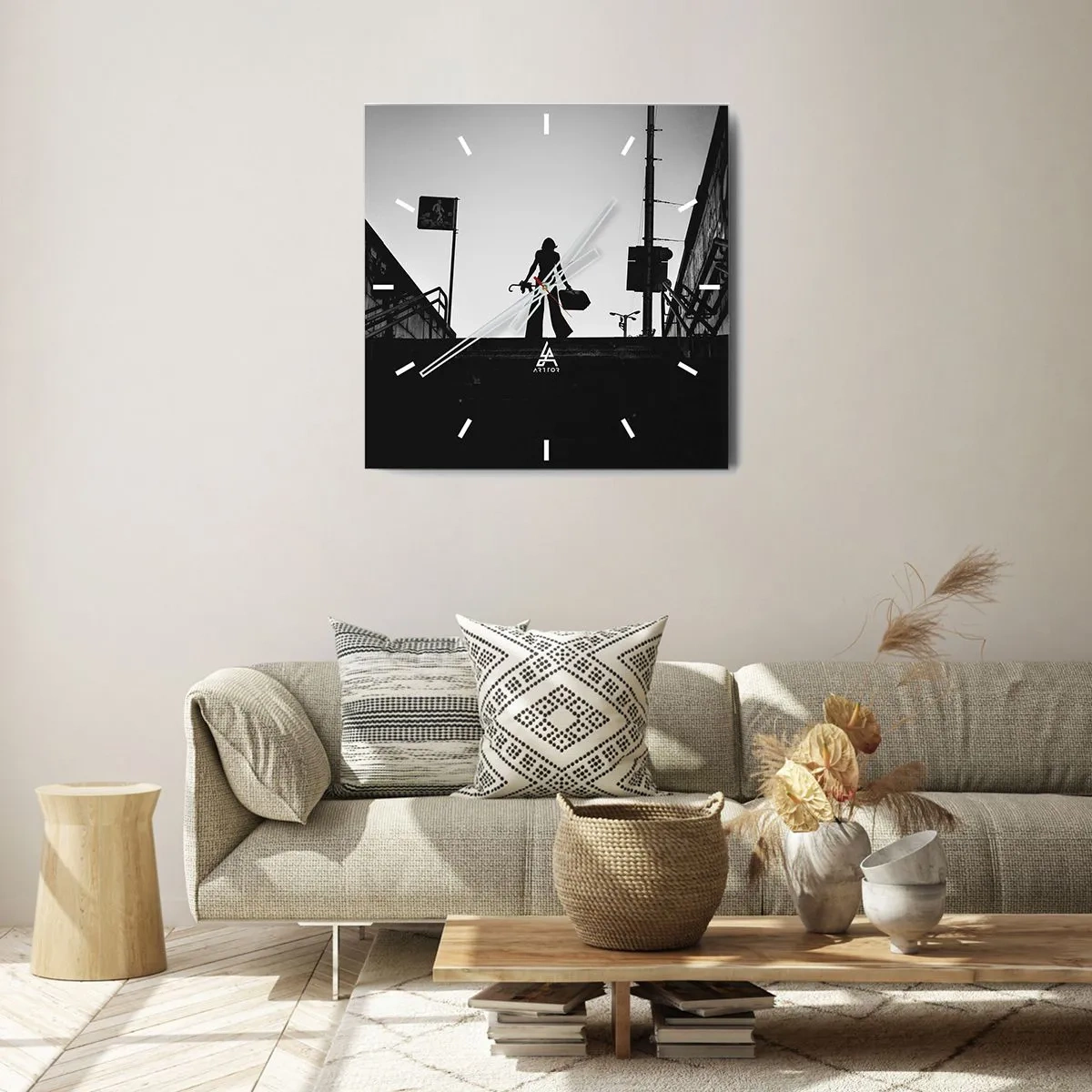 Horloge murale - Pendule murale - Une figure de femme dans les escaliers en noir et blanc avec une atmosphère dynamique - 30x30cm - Pèlerinage urbain - Décoration murale moderne pour le salon et la chambre ARTTOR