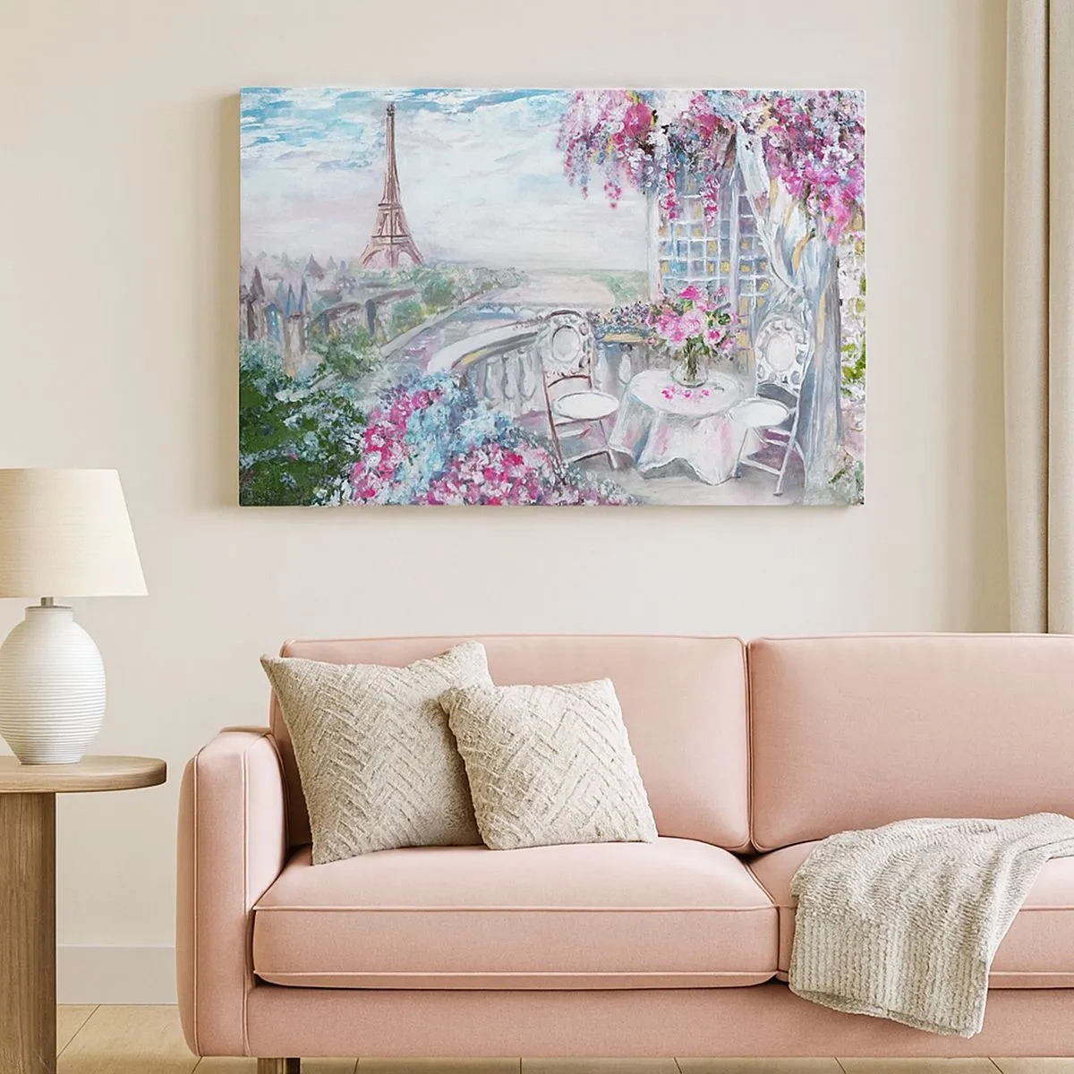 Impression sur toile - Image sur toile - Une vue romantique de Paris avec la Tour Eiffel et un balcon rempli de fleurs - 70x50cm - C'est le plus beau ici en mai - Décoration murale moderne pour le salon et la chambre ARTTOR