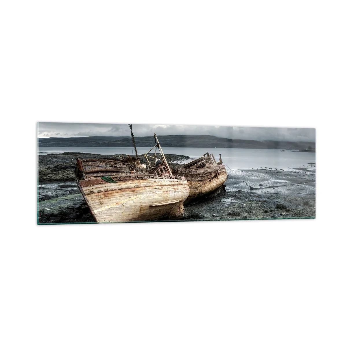 Impression sur verre - Image sur verre - Bateaux abandonnés sur le rivage dans une scène pluvieuse - 160x50cm - "En signe d'épreuves difficile" - Décoration murale moderne pour le salon et la chambre ARTTOR