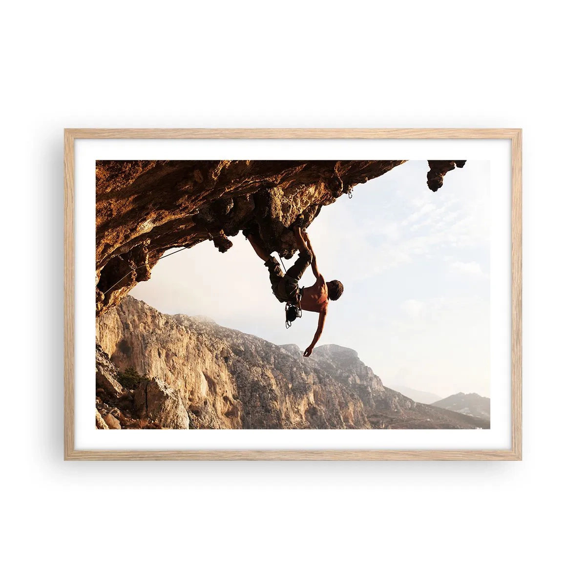 Affiche dans un chêne clair - Poster - Le monde rétréci dans une main sur une coupe de rocher - 70x50 cm