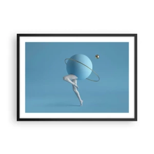 Affiche dans un cadre noir - Poster - Une sphère bleue avec une orbite et des jambes humaines contre le ciel - 70x50cm - Et les planètes deviennent folles - Décoration murale moderne pour le salon et la chambre ARTTOR