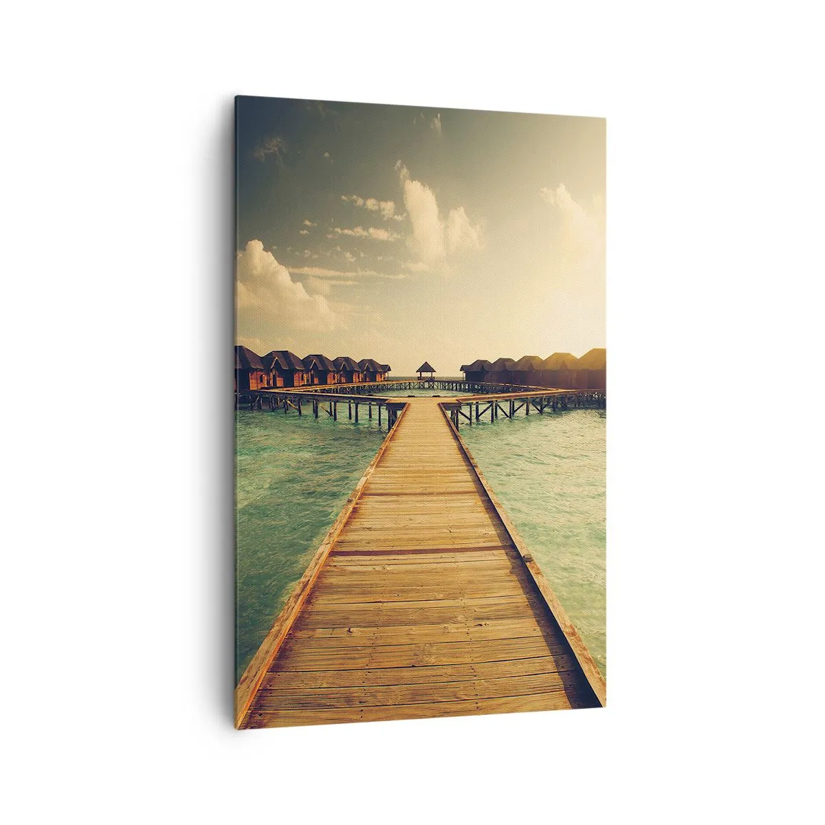 Impression sur toile - Image sur toile - Une jetée en bois menant aux maisons sur l'eau, illuminée par les rayons du soleil. - 80x120cm - Invitation chaleureuse - Décoration murale moderne pour le salon et la chambre ARTTOR