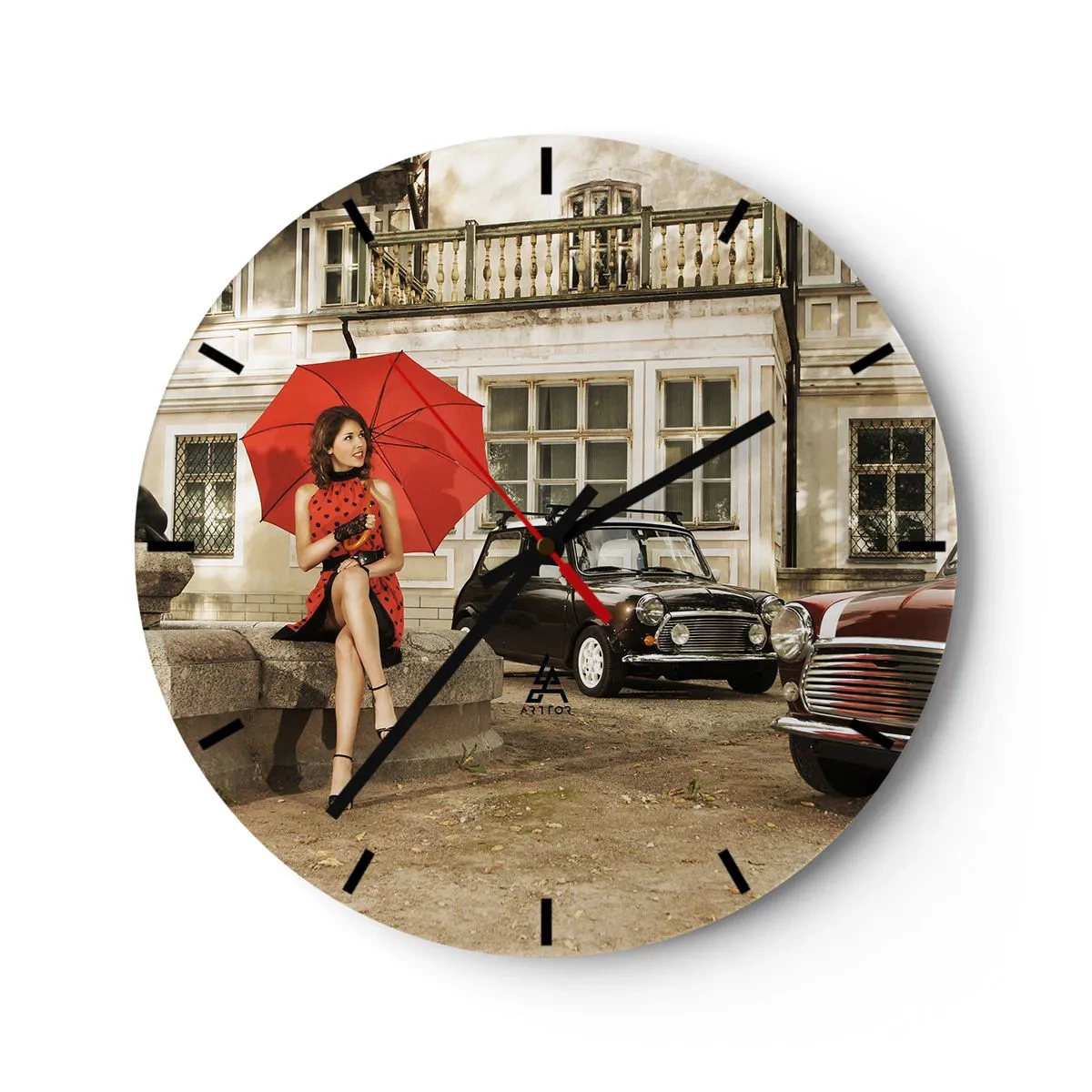 Horloge murale - Pendule murale - Une femme avec un parapluie rouge devant des voitures rétro. - 30x30cm - Un mini-voyage sentimental - Décoration murale moderne pour le salon, la cuisine et la chambre ARTTOR