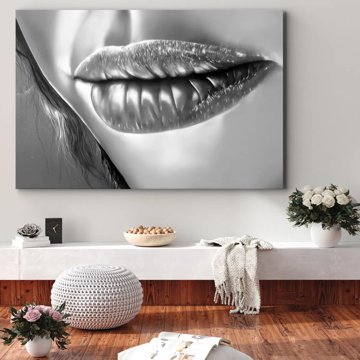 Impression sur toile - Image sur toile - Gros plan noir et blanc des lèvres d'une femme avec un effet brillant et des détails. - 120x80cm - Je sais à quoi tu penses… - Décoration murale moderne pour le salon et la chambre ARTTOR