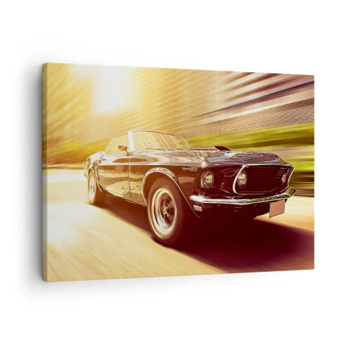 Impression sur toile - Image sur toile - Une voiture classique en mouvement dans un décor urbain - 70x50cm - 1967 - le retour de la légende - Décoration murale moderne pour le salon et la chambre ARTTOR