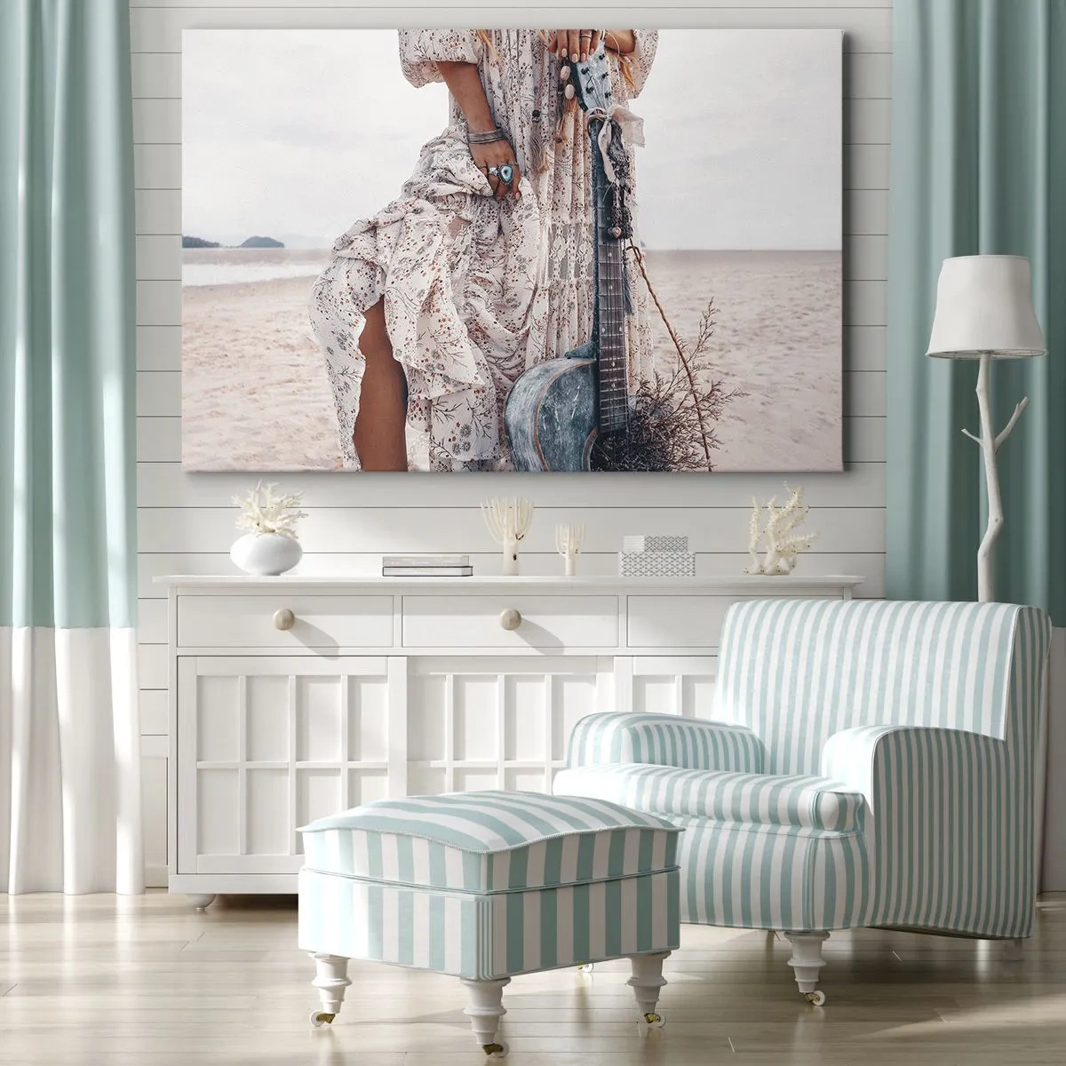 Impression sur toile - Image sur toile - Femme de style bohème avec guitare sur la plage - 120x80cm - Enfant de fleur en route - Décoration murale moderne pour le salon et la chambre ARTTOR