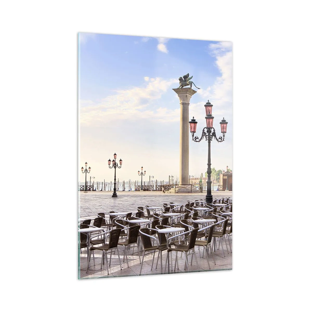 Impression sur verre - Image sur verre - Une place avec des colonnes et des rangées de chaises à Venise - 50x70cm - Nous vous invitons, tout est prêt - Décoration murale moderne pour le salon et la chambre ARTTOR
