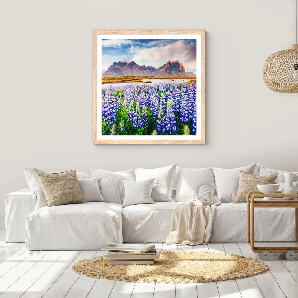 Affiche dans un chêne clair - Poster - La force et l'austérité côtoient la douceur - 40x40 cm