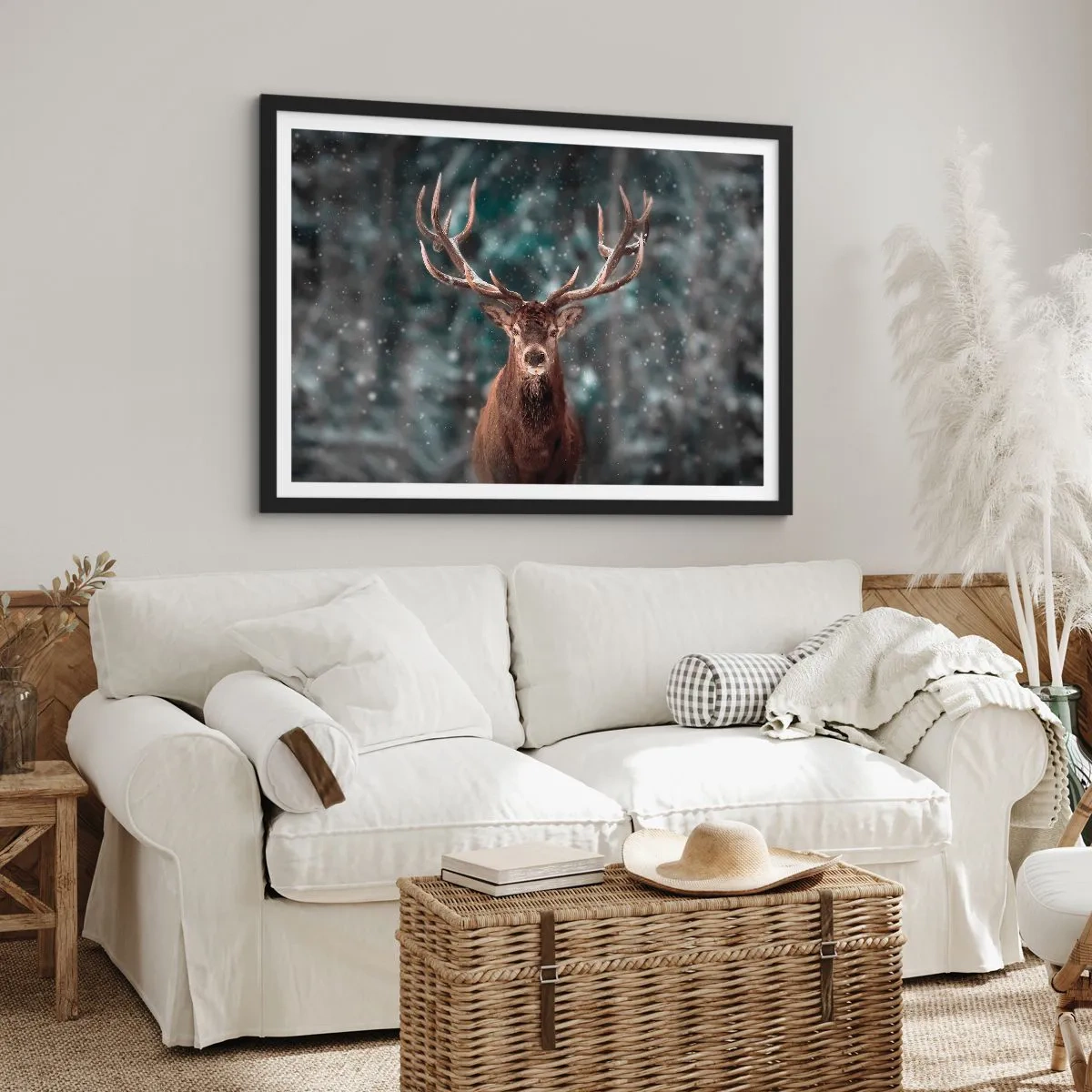 Affiche dans un cadre noir - Poster - Cerf dans une forêt d'hiver avec de la neige qui tombe - 100x70cm - Roi de la forêt couronné - Décoration murale moderne pour le salon et la chambre ARTTOR