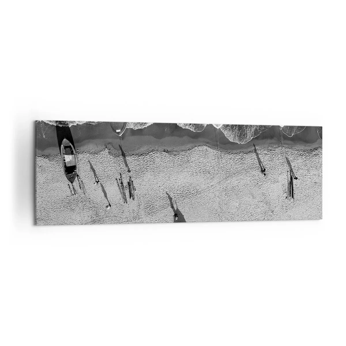 Impression sur toile - Image sur toile - Vue aérienne en noir et blanc de bateaux sur la plage - 160x50cm - Toujours sur le rivage… - Décoration murale moderne pour le salon et la chambre ARTTOR