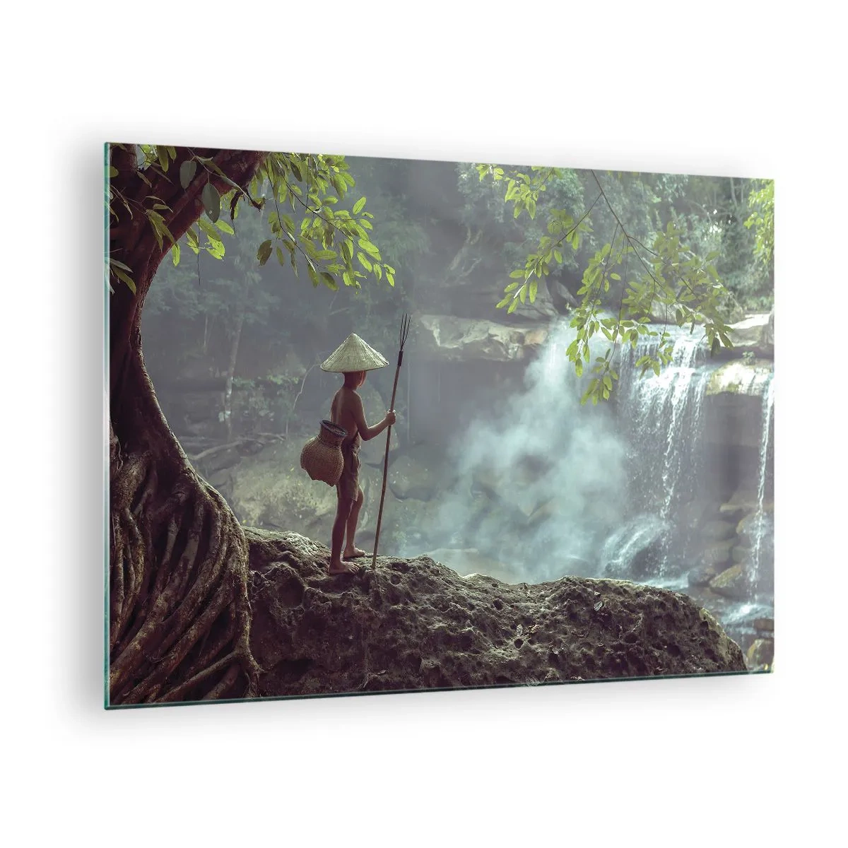 Impression sur verre - Image sur verre - Un garçon avec une lance près d'une cascade dans la forêt tropicale - 70x50cm - Lier d'amitié avec la nature - Décoration murale moderne pour le salon et la chambre ARTTOR