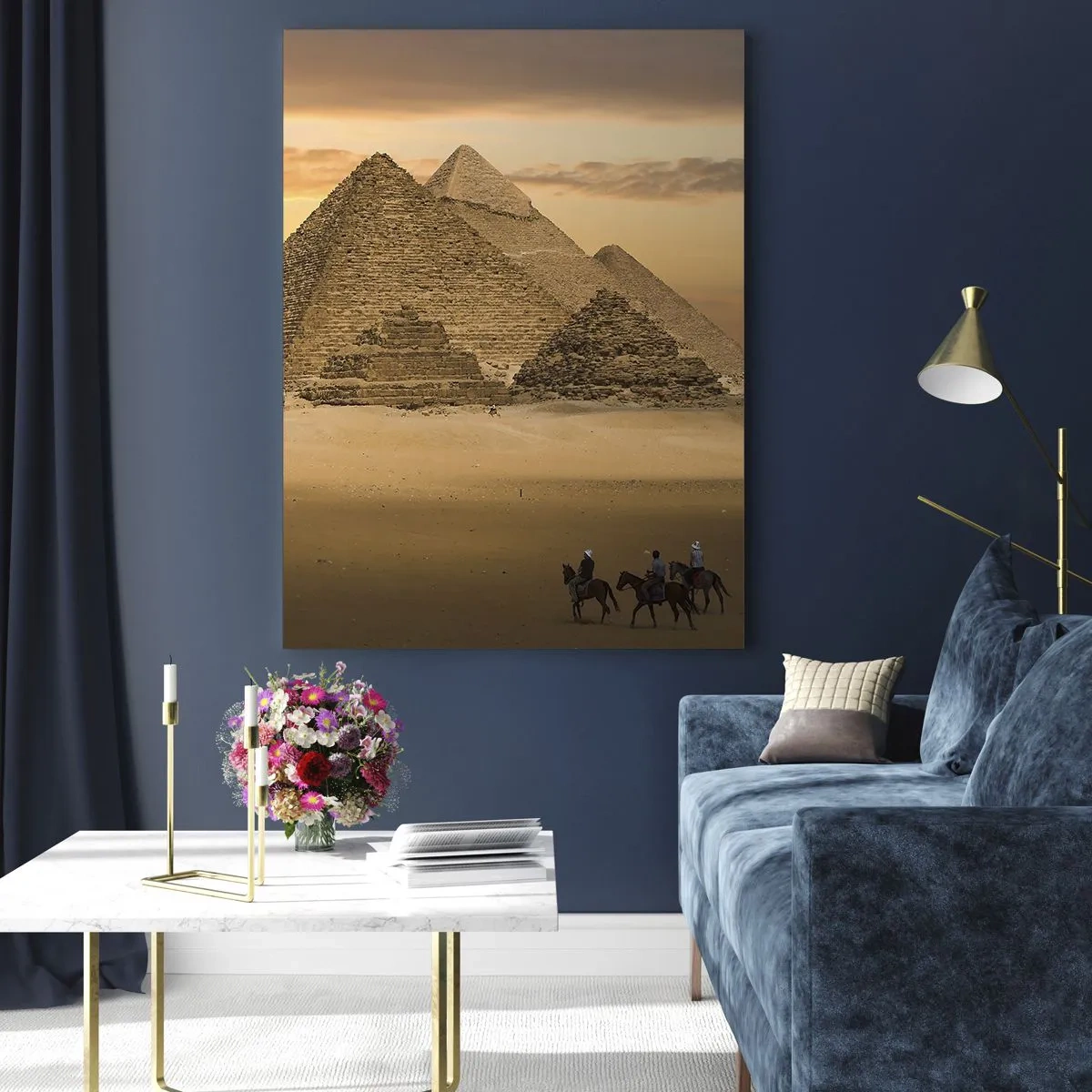 Impression sur verre - Image sur verre - Les pyramides de Gizeh au coucher du soleil avec des cavaliers à cheval - 50x70cm - Aucun changement depuis des milliers d'années - Décoration murale moderne pour le salon et la chambre ARTTOR