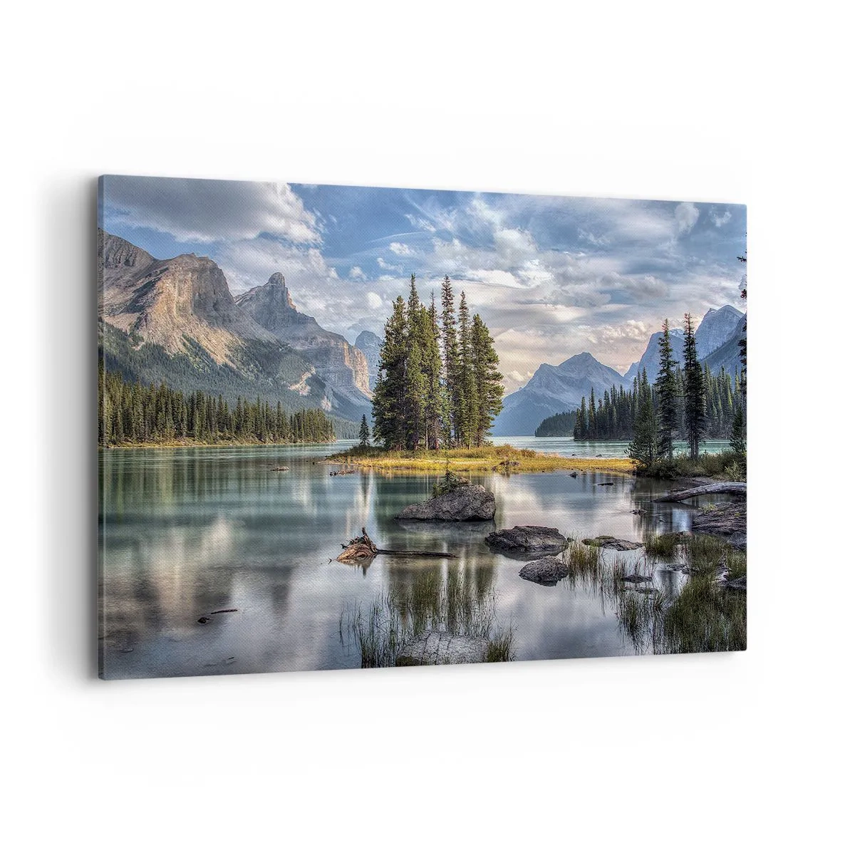 Impression sur toile - Image sur toile - Un paysage de montagne avec une île entourée d'un lac calme - 120x80cm - Sous les grandes eaux claires - Décoration murale moderne pour le salon et la chambre ARTTOR