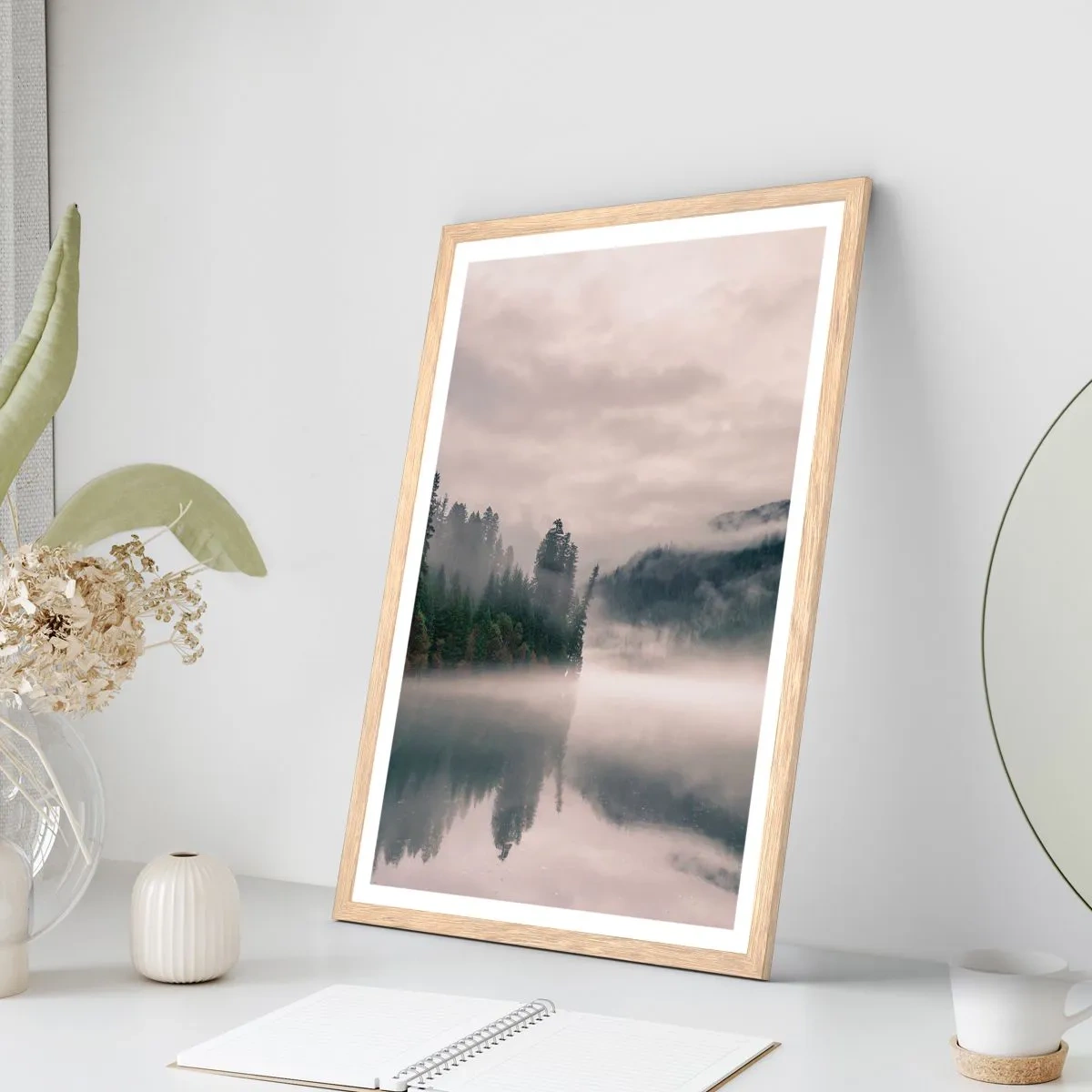 Affiche dans un chêne clair - Poster - Reflet dans le brouillard - 50x70 cm