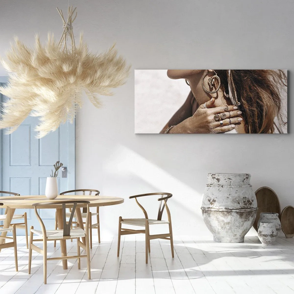 Impression sur toile - Image sur toile - Femme élégante avec des bijoux sur un fond de sable clair - 120x50cm - Reine des plages sauvages - Décoration murale moderne pour le salon et la chambre ARTTOR