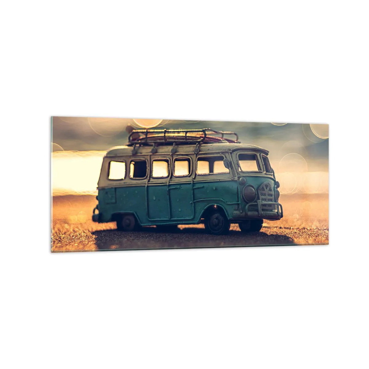 Impression sur verre - Image sur verre - Bus rétro contre une lumière floue - 120x50cm - La fin des idoles : argent et travail - Décoration murale moderne pour le salon et la chambre ARTTOR