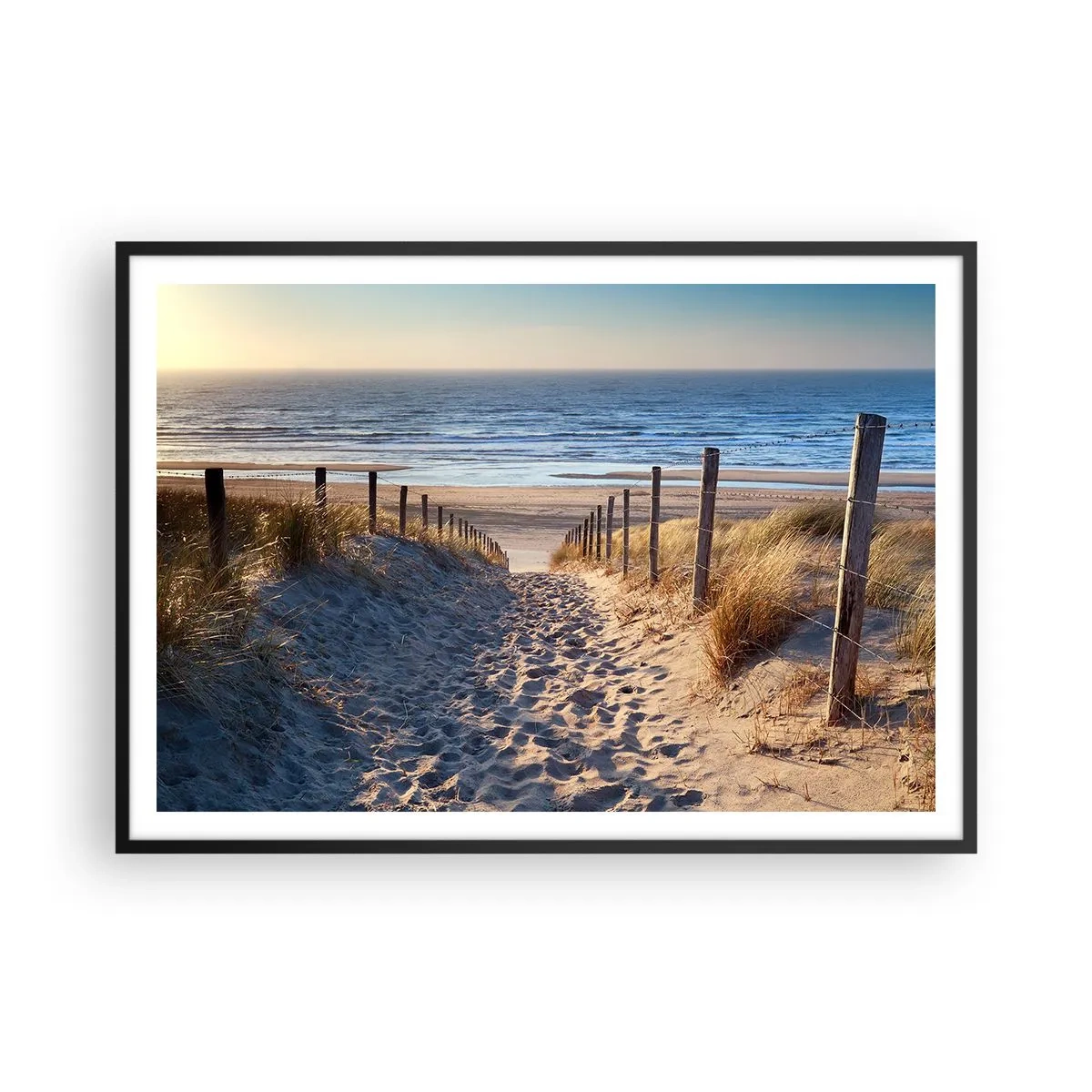 Affiche dans un cadre noir - Poster - Chemin à travers les dunes menant à la plage - 100x70cm - Le bruit de la mer, le chant des oiseaux, une plage sauvage parmi les herbes… - Décoration murale moderne pour le salon et la chambre ARTTOR