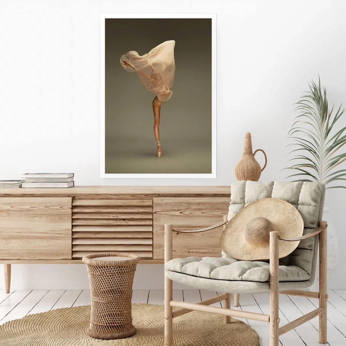 Affiche - Poster - Une ballerine dansant, entourée d'un tissu délicat, dans une pose subtile. - 50x70cm - Il va bientôt s'envoler - Décoration murale moderne pour le salon et la chambre ARTTOR