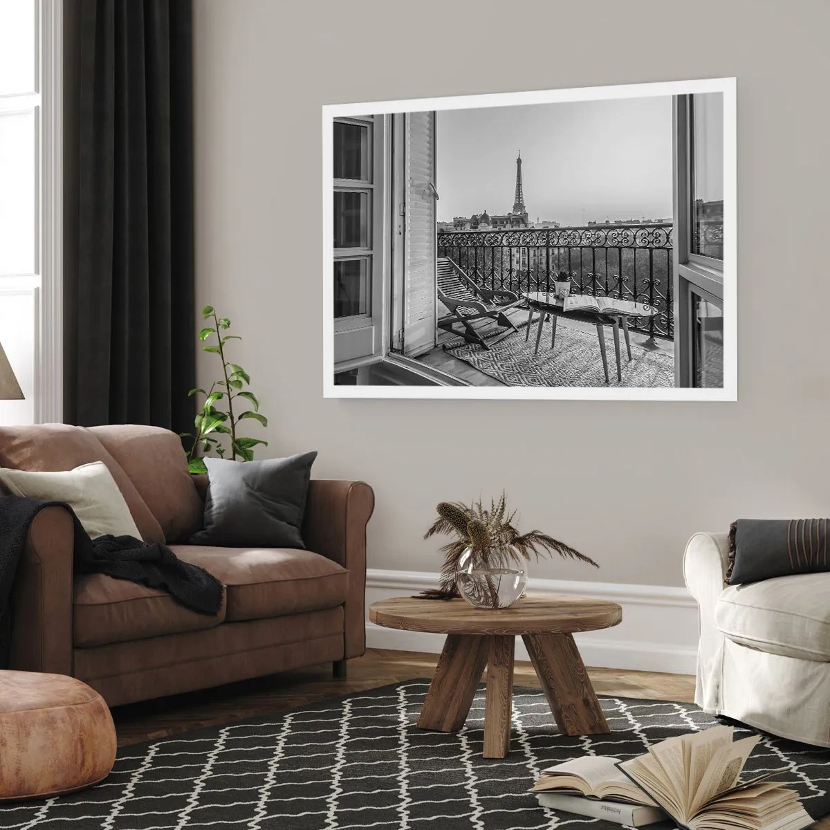 Affiche - Poster - Vue sur la Tour Eiffel depuis le balcon avec transats et table - 100x70cm - Après-midi parisien - Décoration murale moderne pour le salon et la chambre ARTTOR