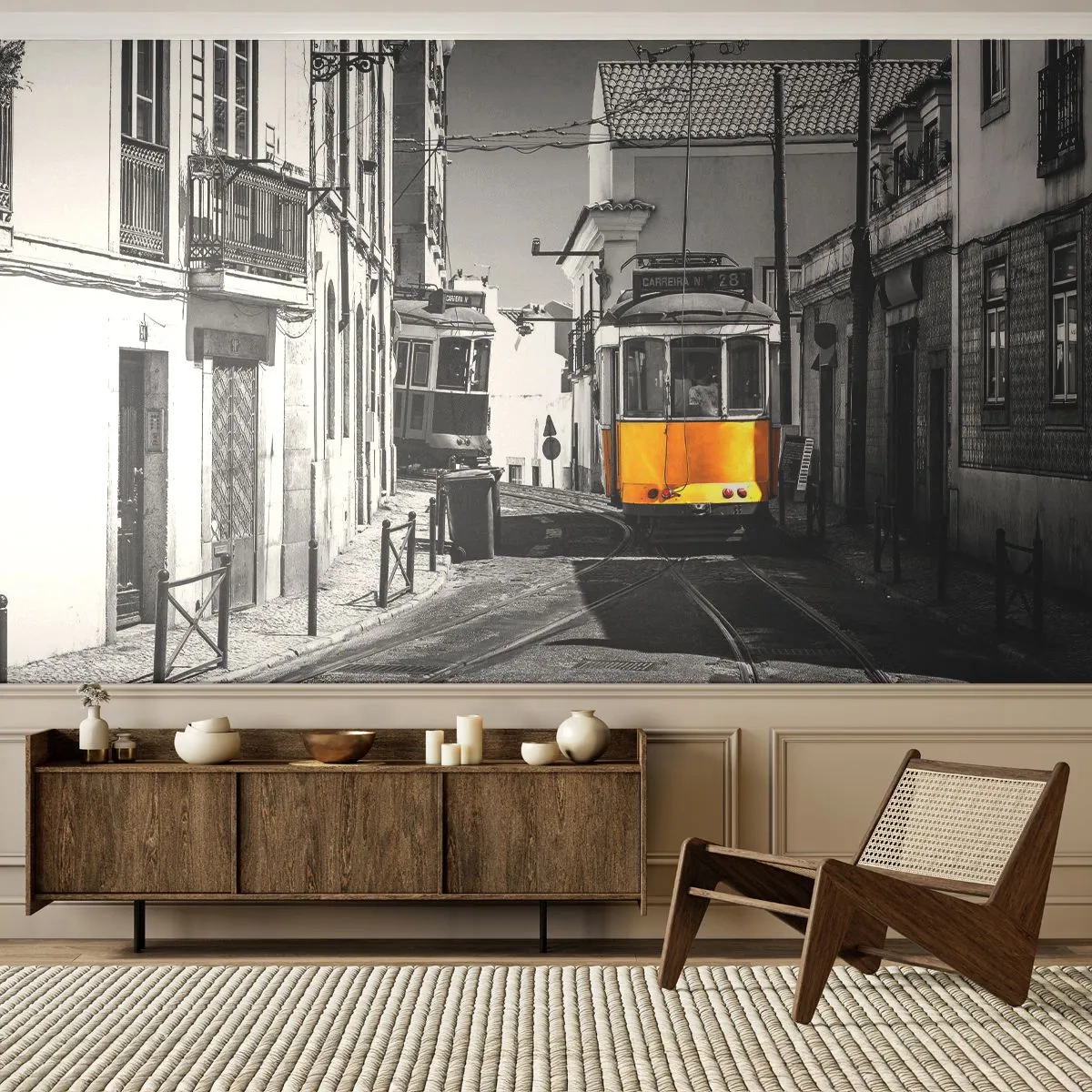 Papier Peint Photo Premium Sand - Un tramway jaune dans une rue noire et blanche d'un quartier de Lisbonne - 100x70cm - L'âme de Lisbonne - Décoration murale moderne pour le salon et la chambre ARTTOR