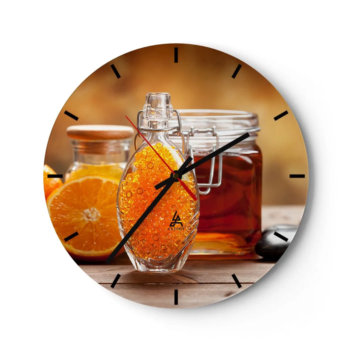 Horloge murale - Pendule murale - Une bouteille de miel avec des oranges en arrière-plan sur une table en bois - 30x30cm - Saveurs et arômes ensoleillés - Décoration murale moderne pour le salon, la cuisine et la chambre ARTTOR