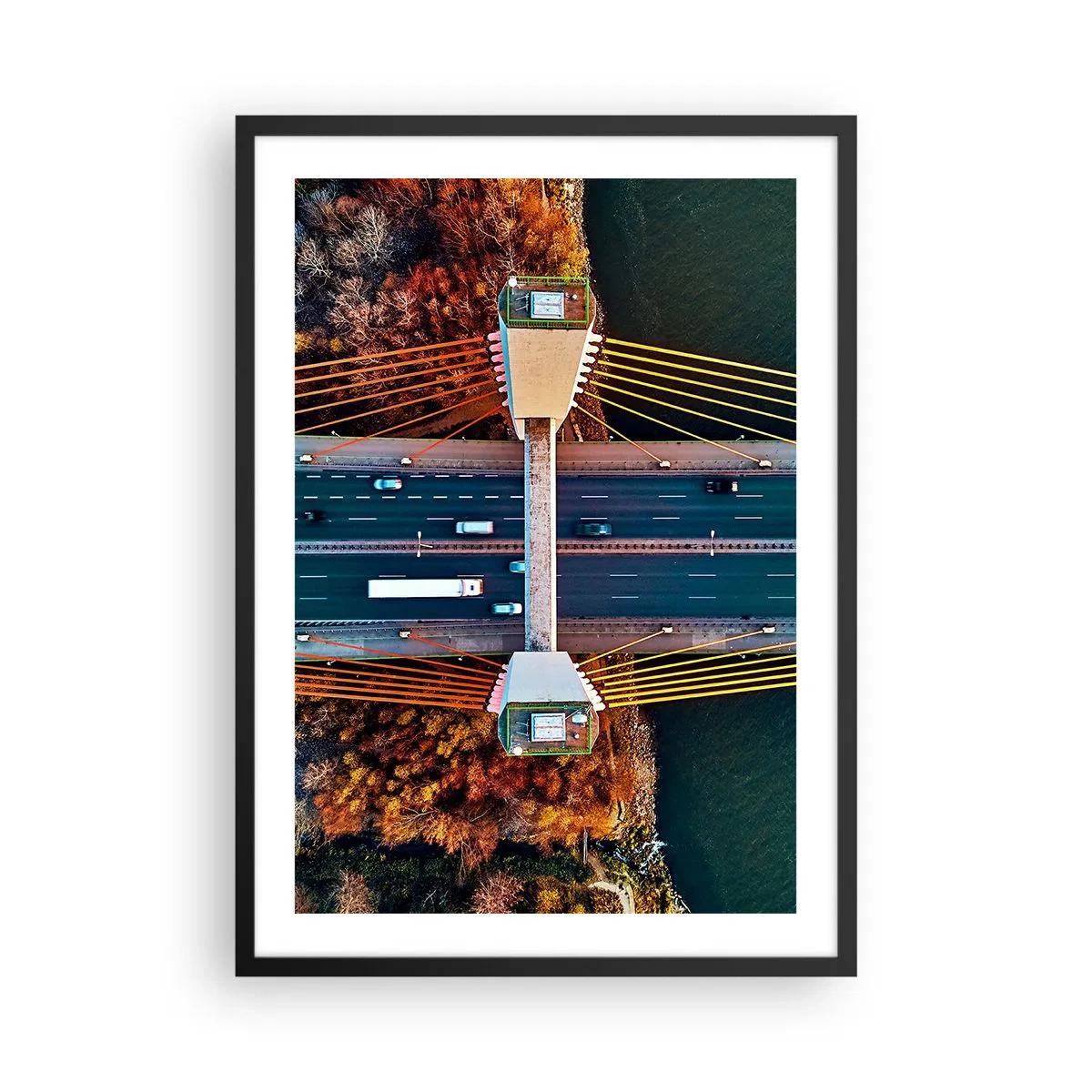 Affiche dans un cadre noir - Poster - Vue de dessus d'un pont moderne avec des voitures et des cordes jaunes - 50x70cm - Au dessus de l'eau et de la forêt - Décoration murale moderne pour le salon et la chambre ARTTOR