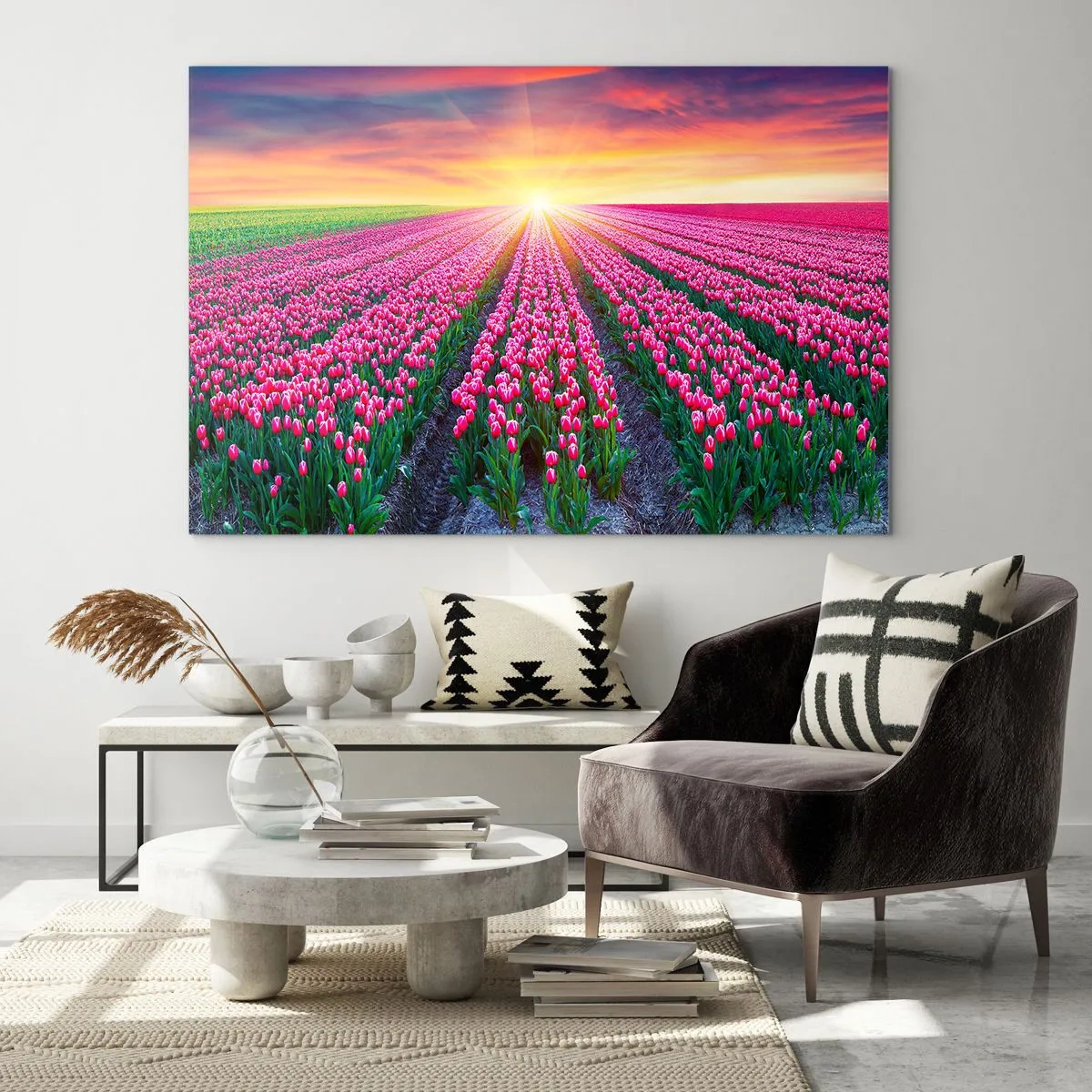 Impression sur verre - Image sur verre - Un champ de tulipes roses dans les rayons du soleil couchant - 120x80cm - Ferme de la beauté - Décoration murale moderne pour le salon et la chambre ARTTOR