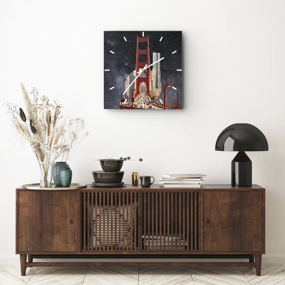Horloge murale - Pendule murale - Le Golden Gate Bridge avec la ville en arrière-plan contre un ciel étoilé - 30x30cm - Toujours au centre - Décoration murale moderne pour le salon et la chambre ARTTOR