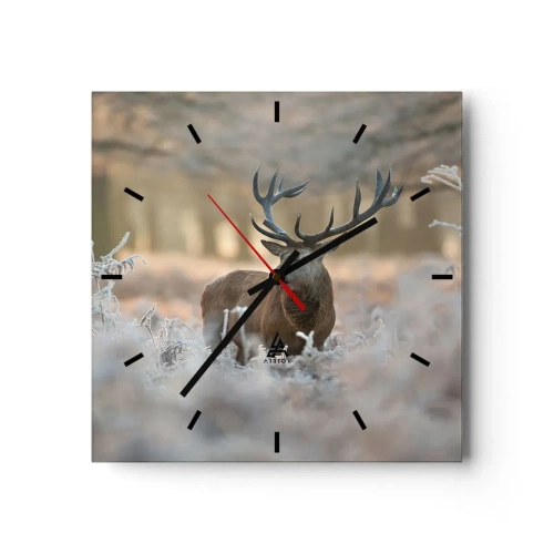 Horloge murale - Pendule murale - Un cerf dans une clairière givrée dans une forêt hivernale aux couleurs subtiles - 30x30cm - Une matinée animée - Décoration murale moderne pour le salon et la chambre ARTTOR