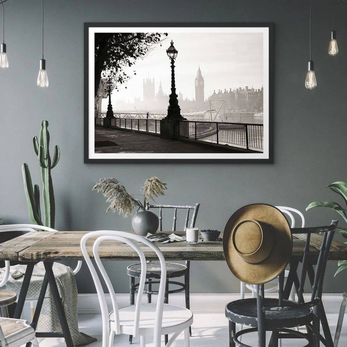 Affiche dans un cadre noir - Poster - Une vue monochrome de Big Ben et de la Tamise. - 100x70cm - Un matin londonien - Décoration murale moderne pour le salon et la chambre ARTTOR