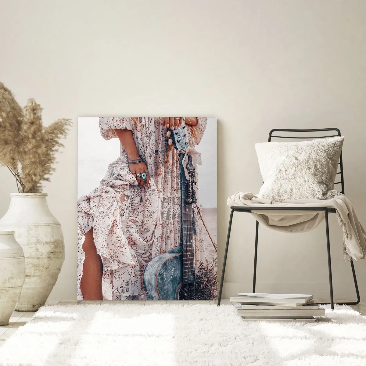 Impression sur verre - Image sur verre - Femme de style bohème avec guitare sur la plage - 70x100cm - Enfant de fleur en route - Décoration murale moderne pour le salon et la chambre ARTTOR