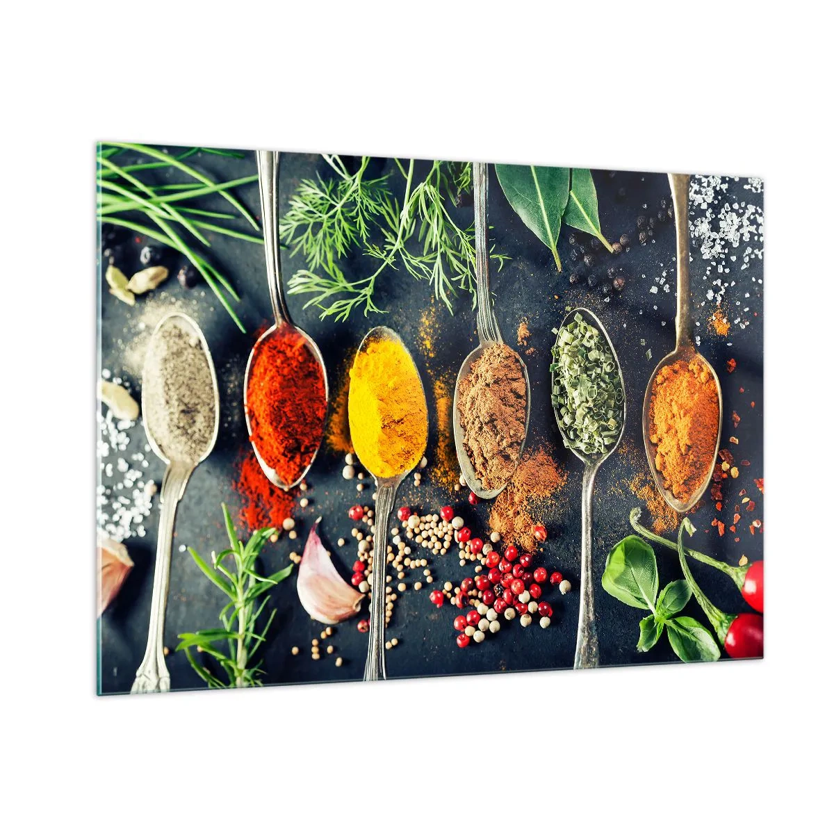Impression sur verre - Image sur verre - Épices colorées dans des cuillères entourées d'herbes fraîches et de légumes - 100x70cm - Magie culinaire - Décoration murale moderne pour le salon et la chambre ARTTOR