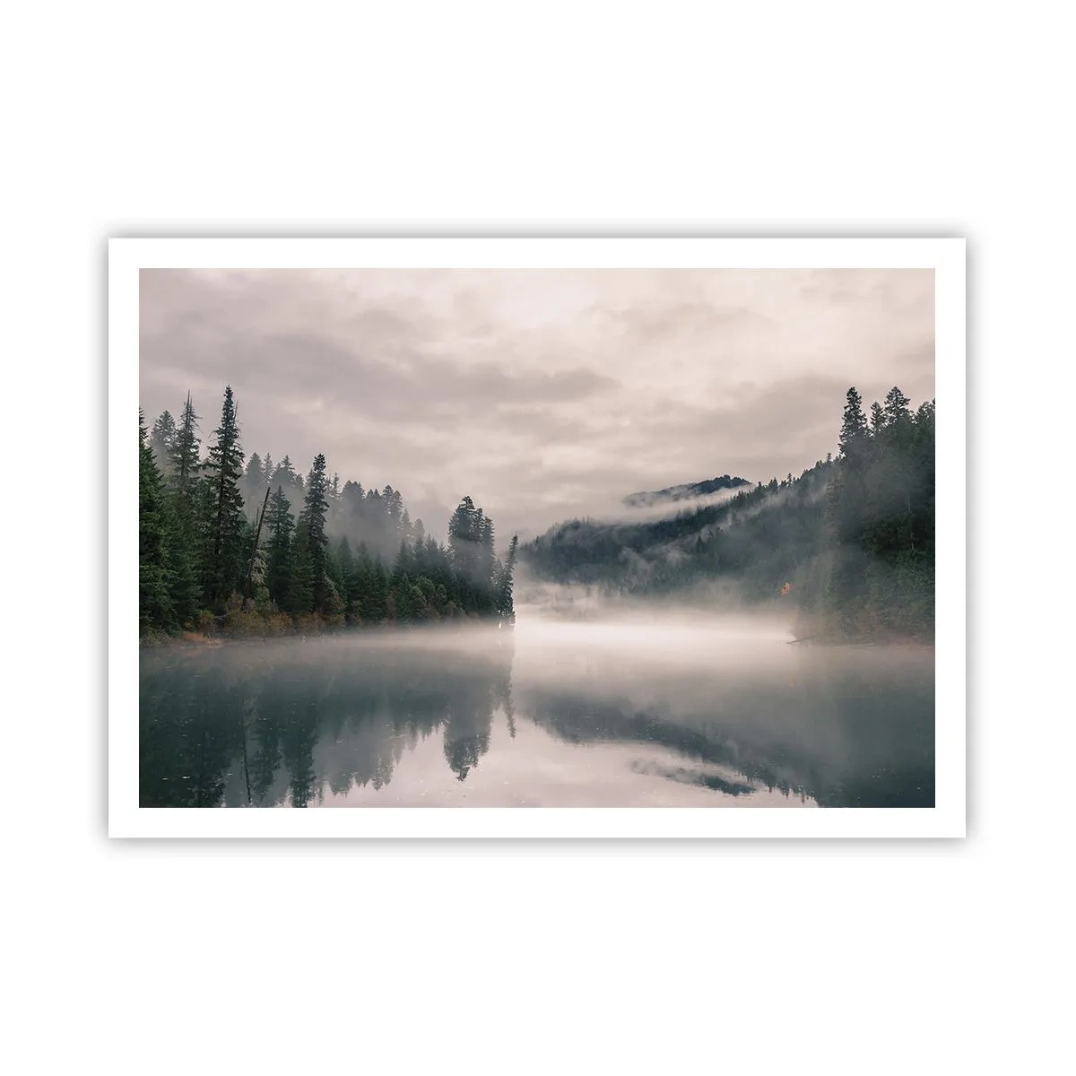 Affiche - Poster - Une forêt brumeuse se reflétant dans un lac calme - 100x70cm - Reflet dans le brouillard - Décoration murale moderne pour le salon et la chambre ARTTOR
