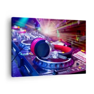 Impression sur toile - Image sur toile - Casque DJ sur une console éclairée par des projecteurs lors d'une fête - 70x50cm - Il va s'en passer des choses - Décoration murale moderne pour le salon et la chambre ARTTOR